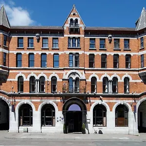 Hotel Isaacs